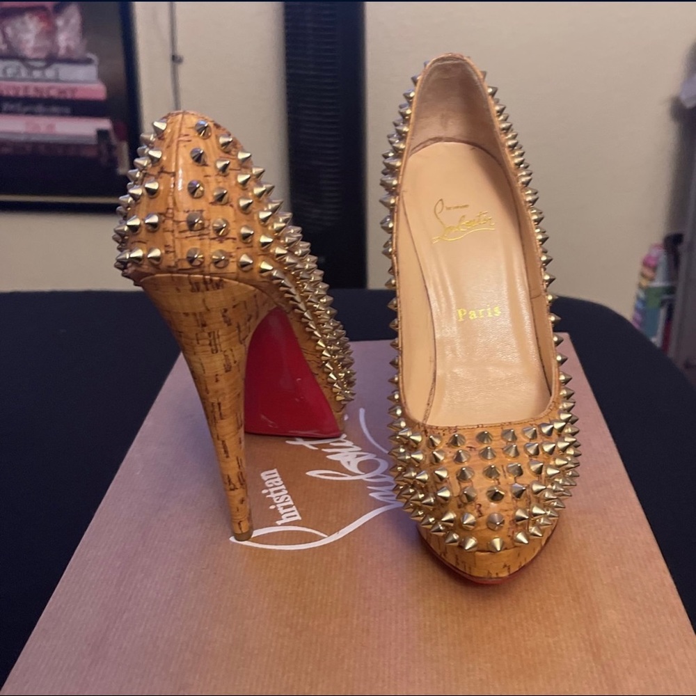 ❌SOLD❌ Authentic louboutin alti pump spikes 160